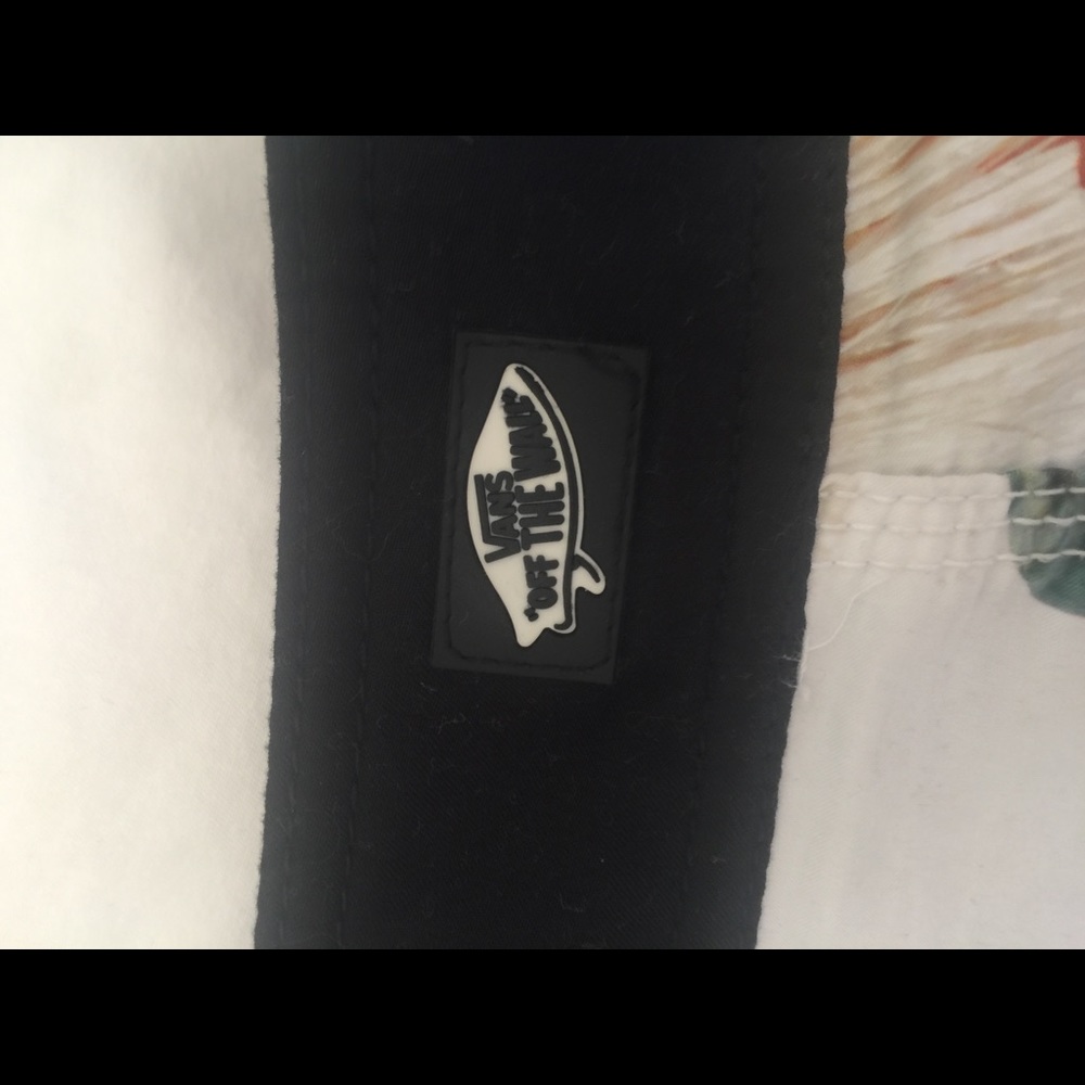 Men’s VANS Swim Trunks - Picture 5 of 6